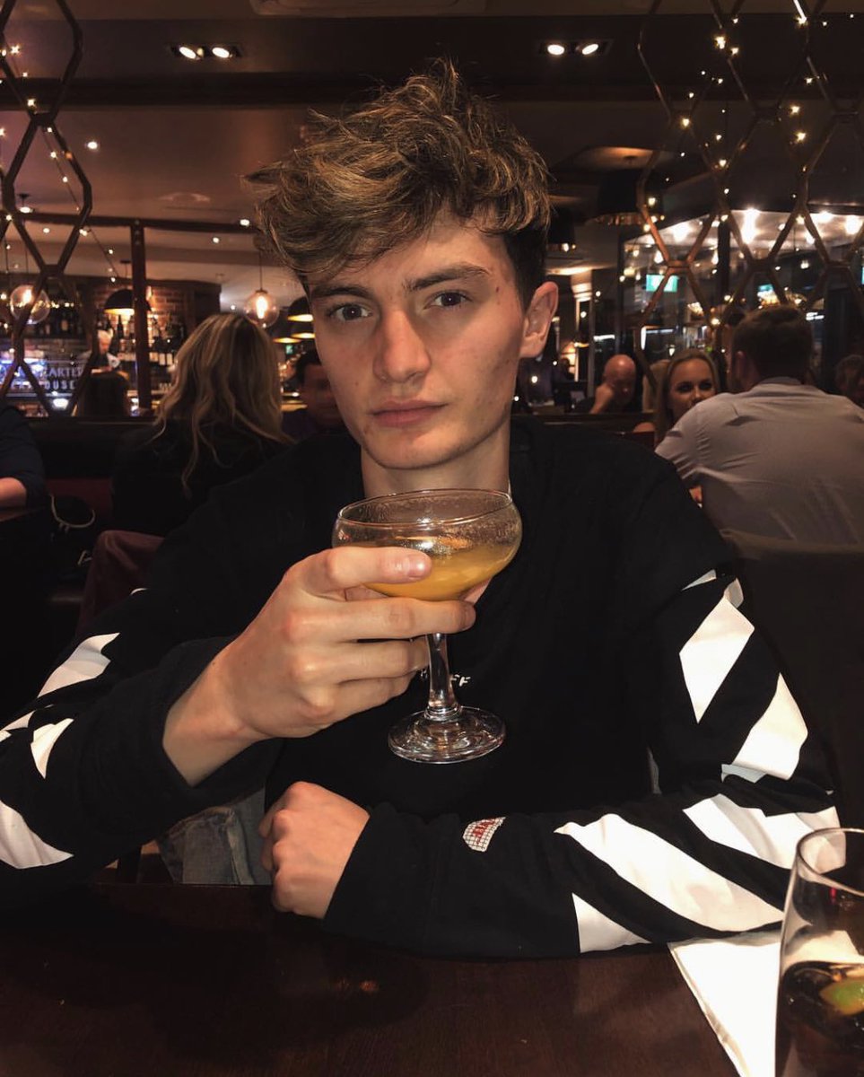 LoveFromLinee's tweet image. Day 93. 

Todays favourite person is @ItsTyroneMardon because he is an awesome youtuber! And is lovely! Go check him out asap💖💖