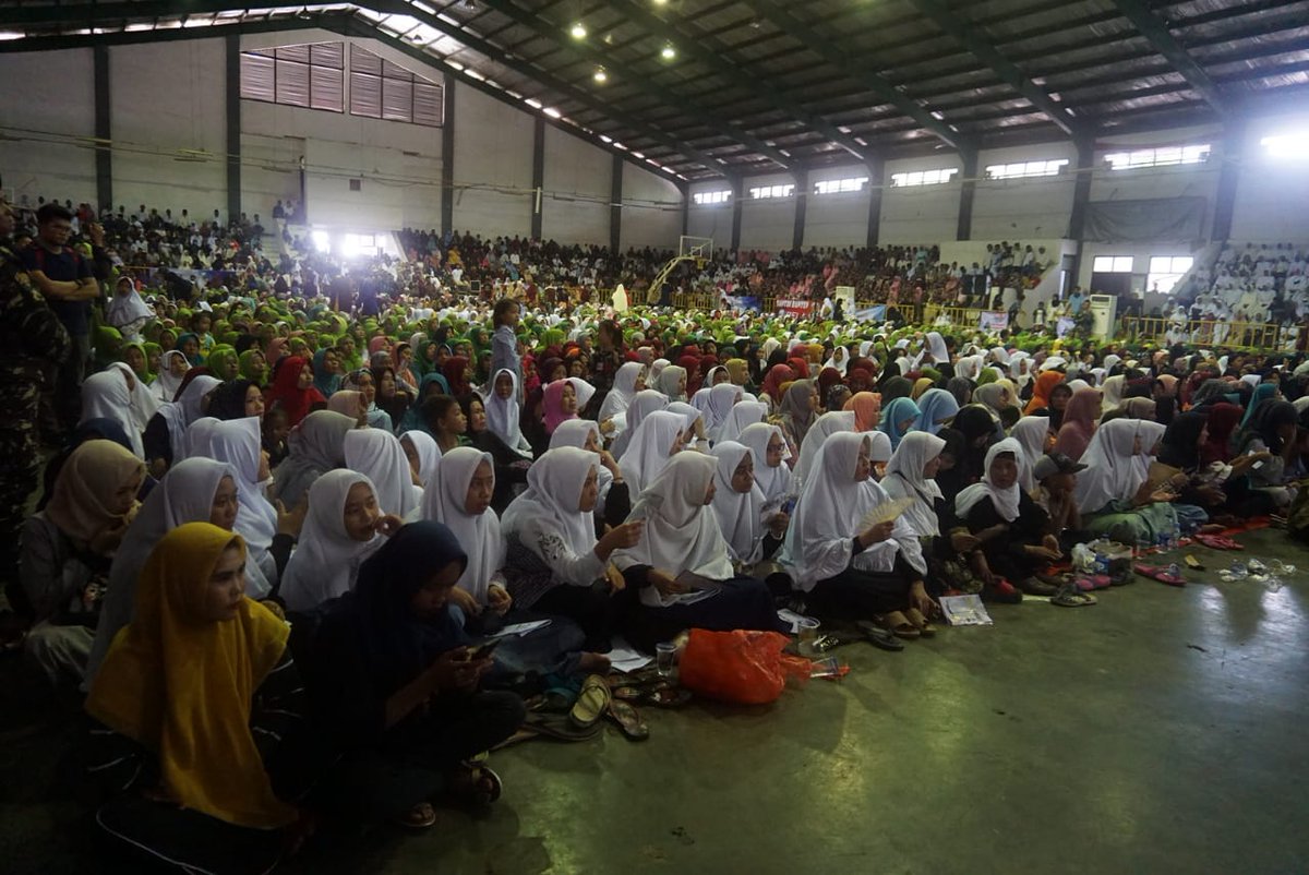 Kiyai_MarufAmin's tweet photo. Syukur Alhamdulillah saya bisa  menghadiri undangan Forum Silahturahim Ulama Provinsi Banten yang mendukung saya menjadi Wakil Presiden mendampingi Bapak Joko Widodo di GOR Maulana Yusuf Kota Serang, Banten. 17/02/2019 https://t.co/K1Wy70ZukC