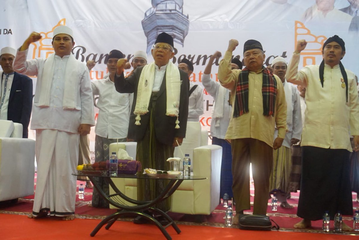 Kiyai_MarufAmin's tweet photo. Syukur Alhamdulillah saya bisa  menghadiri undangan Forum Silahturahim Ulama Provinsi Banten yang mendukung saya menjadi Wakil Presiden mendampingi Bapak Joko Widodo di GOR Maulana Yusuf Kota Serang, Banten. 17/02/2019 https://t.co/K1Wy70ZukC