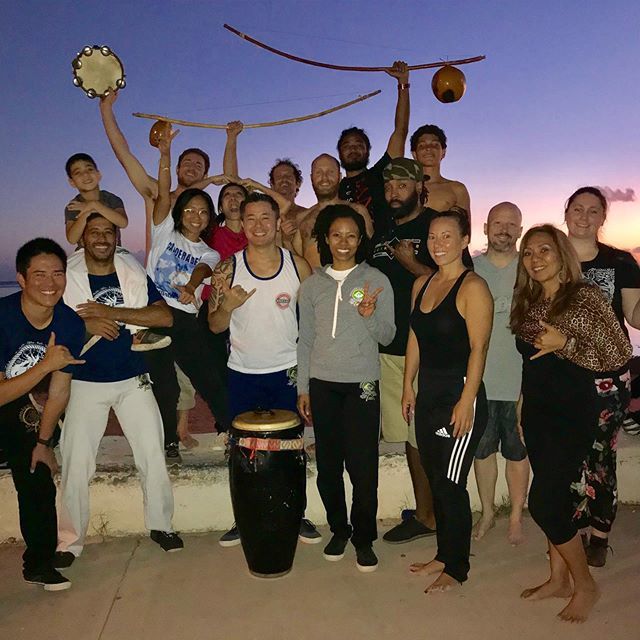 CapodaMataHI's tweet photo. Ala Moana Beach Roda was awesome tonight. Great job everyone and big mahalo to senzala crew for always showing their support. #capohana #capoeira #grupocordaodeouro #mestreduasduzias #cdohawaii #capoeiralife #capoeiralife #mestresuassuna #capoeiralifestyle https://t.co/fvBrYjM1JO