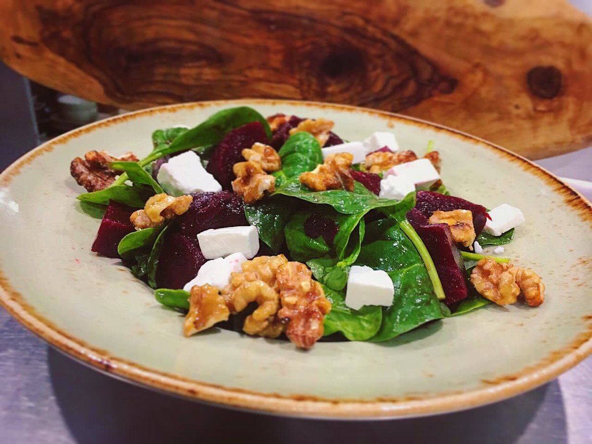 Happy Sunday!

*New Dish Alert*
Introducing our beetroot salad, with cooked beetroot, crumbly feta, spinach and caramelised walnut, drizzled in our signature dressing 🥗

#CafeLeemoo #Beetroot #Salad #Healthy #Weekend