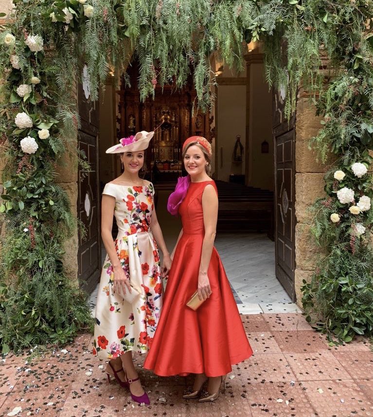 TocadosAirun's tweet photo. Todas las bodas son acontecimientos especiales pero cuando el que se casa es un hermano es hora de desbordar #elegancia y #estilo.
#IsabelMaria y #Helena estaban más que fabulosas.
TOCADOS Y MINICLUCTH @TocadosAirun
VESTIDO ROJO #drop_ceremonia
#wedding https://t.co/jEXuk5doVL