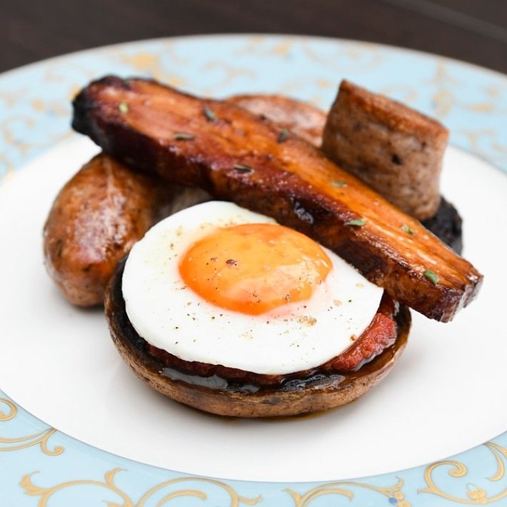 Padstowtownhous's tweet photo. It Sunday morning and breakfast is calling #breakfast #restaurantwithrooms #fullcornish 📸by @callaghanstudios https://t.co/xTpAWiyMoe