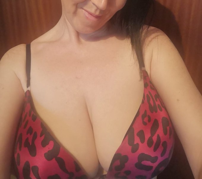 1 pic. Morning everyone. Who thinks I should release the #melons #cumtribute #bigboobs #bigtits #BigNaturals