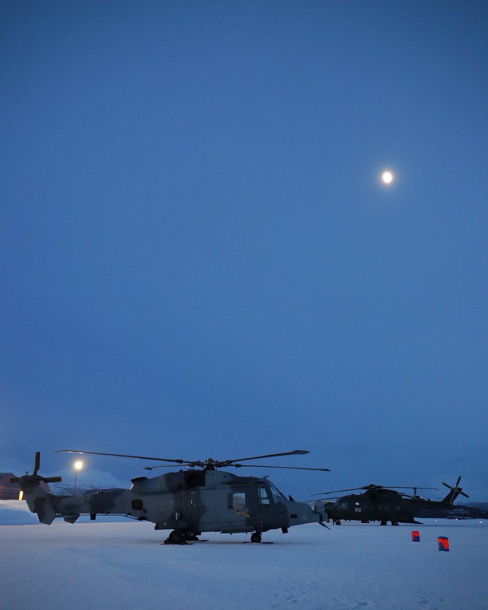 RNASYeovilton's tweet photo. Commando Helicopter Force 845 NAS join 847 NAS for Arctic training.
#ExerciseClockwork is the tri service annual winter exercise & has been responsible for training over 16,000 UK military personnel to survive, operate & fight in the extreme cold weather #arctic #FlyNavy 🚁⚓️ . https://t.co/TN632tIuov