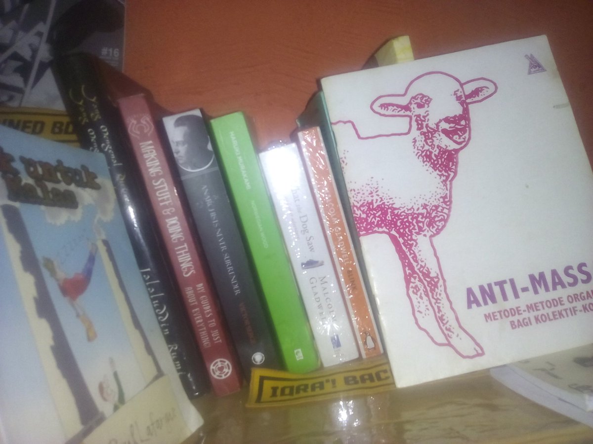 ikarusspace's tweet photo. Need more books and zines for our library. https://t.co/yNtOOfJJKZ