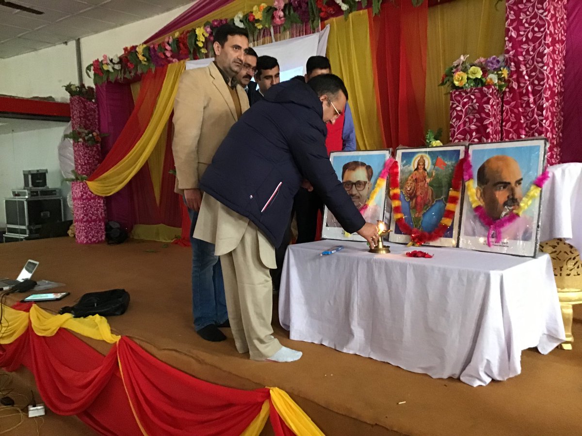 PavanRanaRSS's tweet image. #मिशनलोकसभा2019(4/4)
शाहपुर में कांगड़ा-चम्बा संसदीय क्षेत्र के IT विभाग का अभ्यास वर्ग।
'सोशल मीडिया का उपयोगी प्रयोग' विषय मे कार्यशाला का आयोजन हुआ।।

IT विभाग के कार्यकर्ताओं को क्या करना चाहिये, किस प्रकार करना चाहिये और क्या नही करना चाहिए इसपर विस्तृत चर्चा हुई।