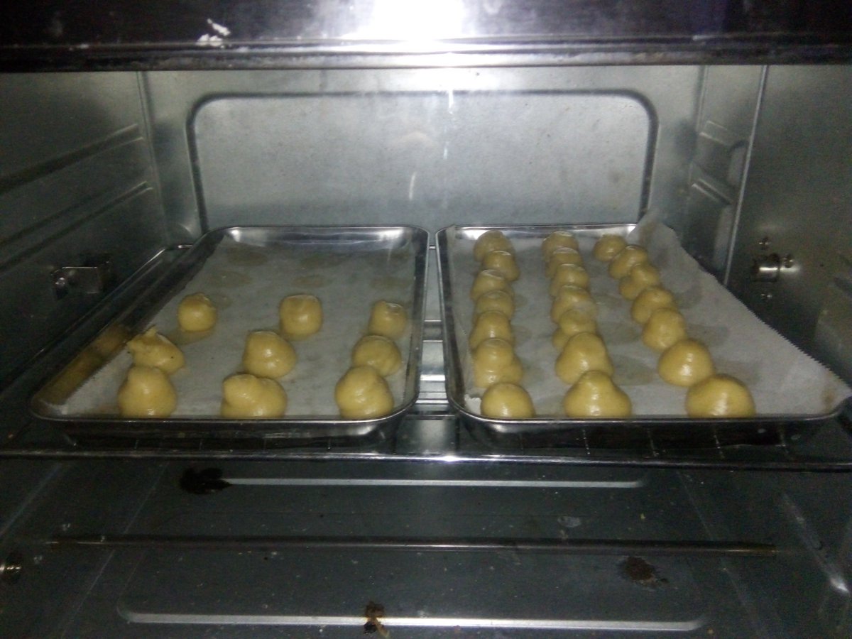 Last batch of cream puffs for today