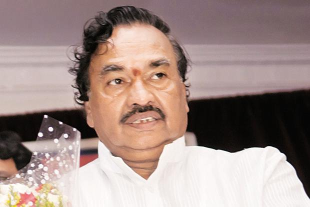 News9Tweets's tweet photo. #BIGNEWS: Senior #BJP leader #KSEshwarappa turning the tide against #Karnataka coalition govt in #AudioGateScandal claimed that @siddaramaiah is avenging his defeat in #Chamundeshwari constituency against CM @hd_kumaraswamy by demanding an #SIT probe into the issue. https://t.co/E51zSVOXtP