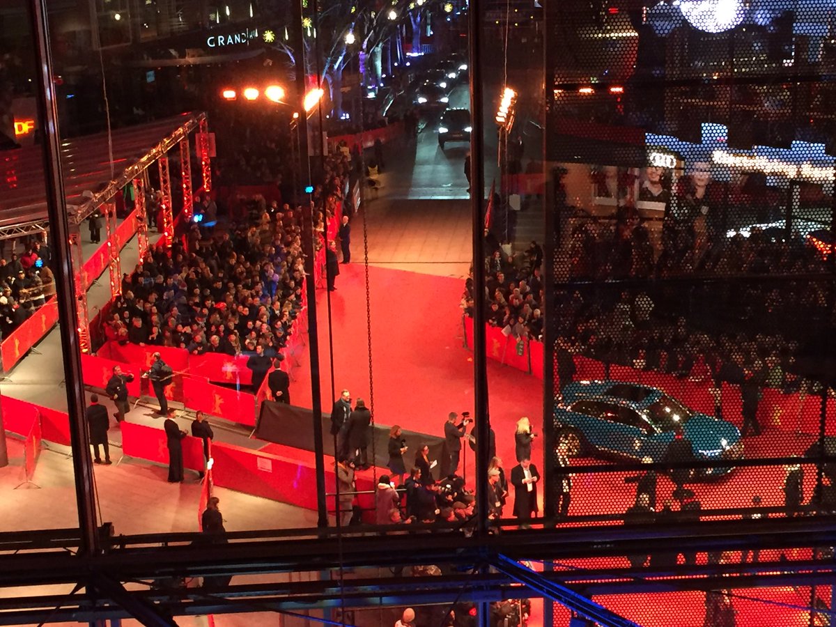 MissMiriStr's tweet photo. Glamorous Teamplay  - #DellEMC &amp; #Berlinale2019. Stunning Night! #Preisverleihung https://t.co/zGqAyO0pt5