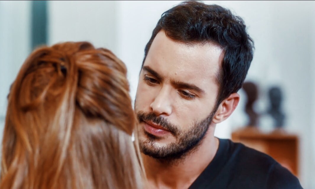 “Bir an için bile olsa, ya heykeller hiç birleşmeseydi? Birbirleri için yaratıldıklarını nasıl anlayacaklardı?” 
#MutlulukZamanı #AdMer