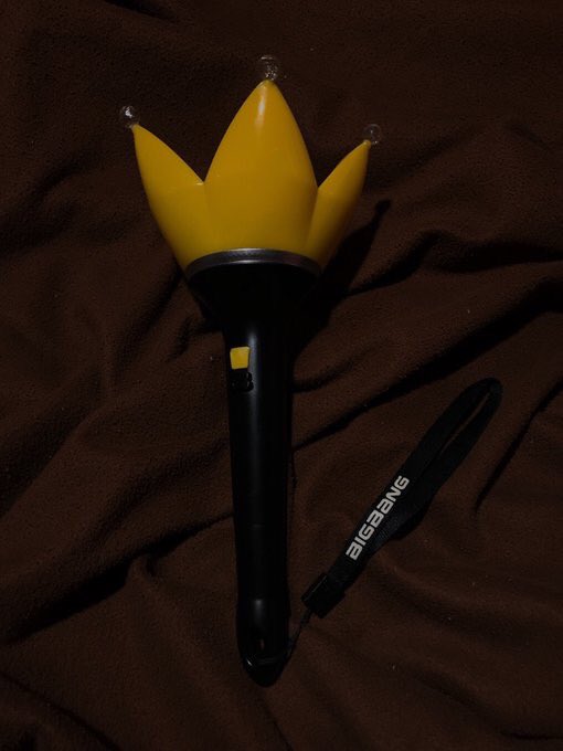 BIGBANG crown lightstickヾ✧ﾟ↬ my very first lightstick↬ the very first official fandom lightstick invented in kpop history↬ kings did that