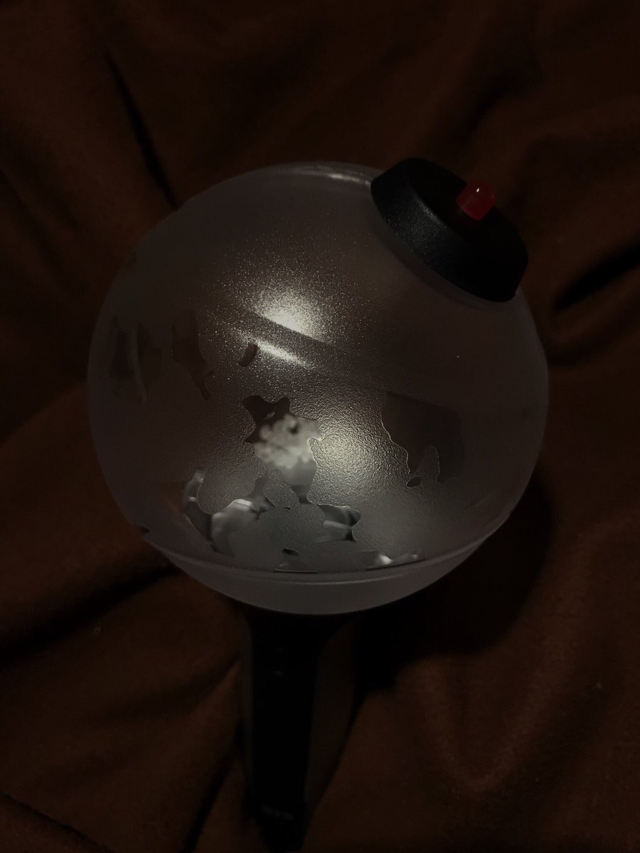 BTS army bomb ヾ✧ﾟ↬ version 2↬ so many modes and very bright ↬ bought it for wings in mnl for twice its original price
