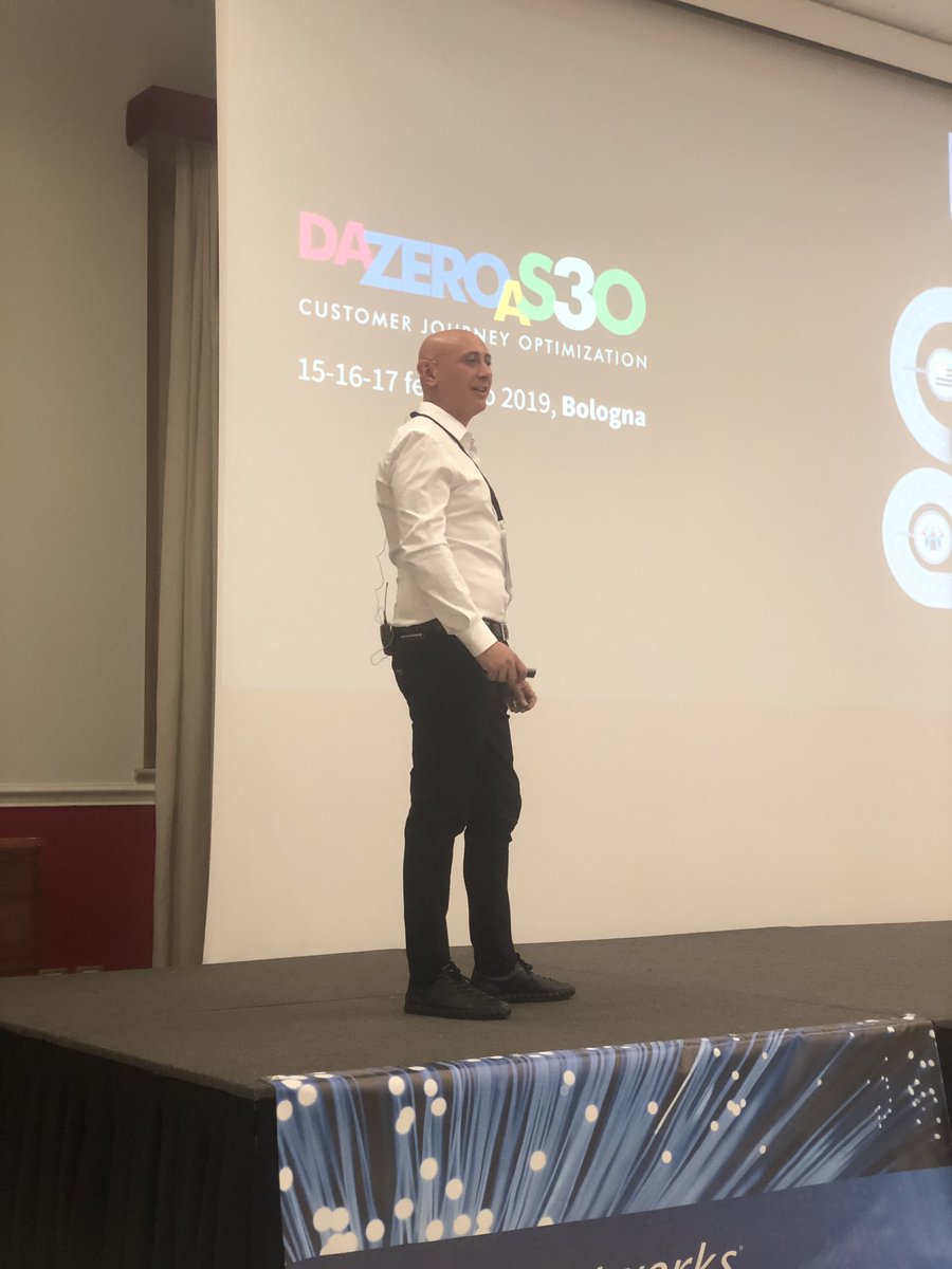 FlaviaMisya's tweet photo. Inizia l’intervento sulle performance di @idibiasi #dazeroaseo https://t.co/YhEylUf8y4
