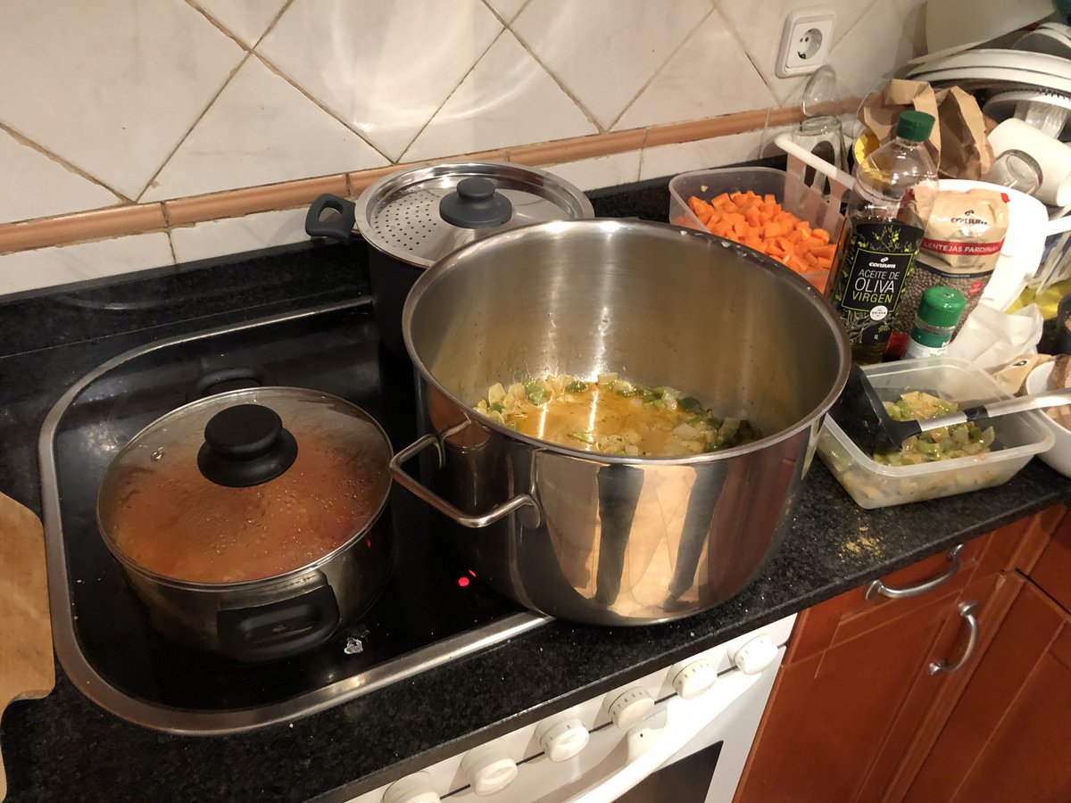 manuchis's tweet image. Tercer día de #FoodMapping hoy en Gracia, cocinando en Streaming con @marabales @Ideas_4_Change @pembarcelona @CreuRojaBCN