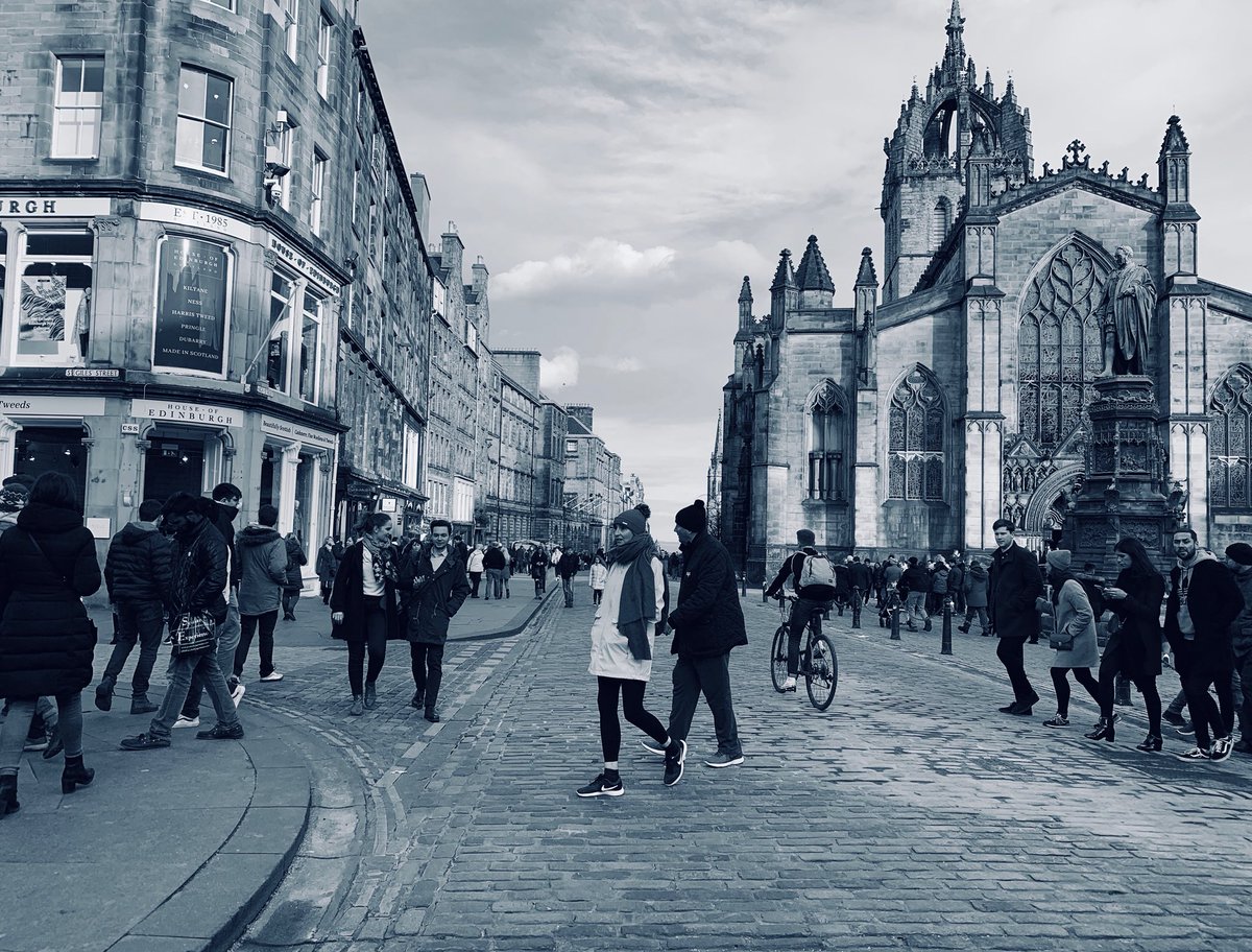 Excellent morning in the beautiful city in Edinburgh. Love this place!
#fineviewsphotography