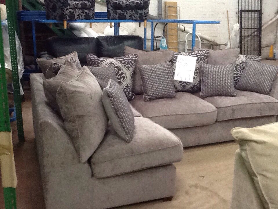 prelovedsofas_c tweet picture