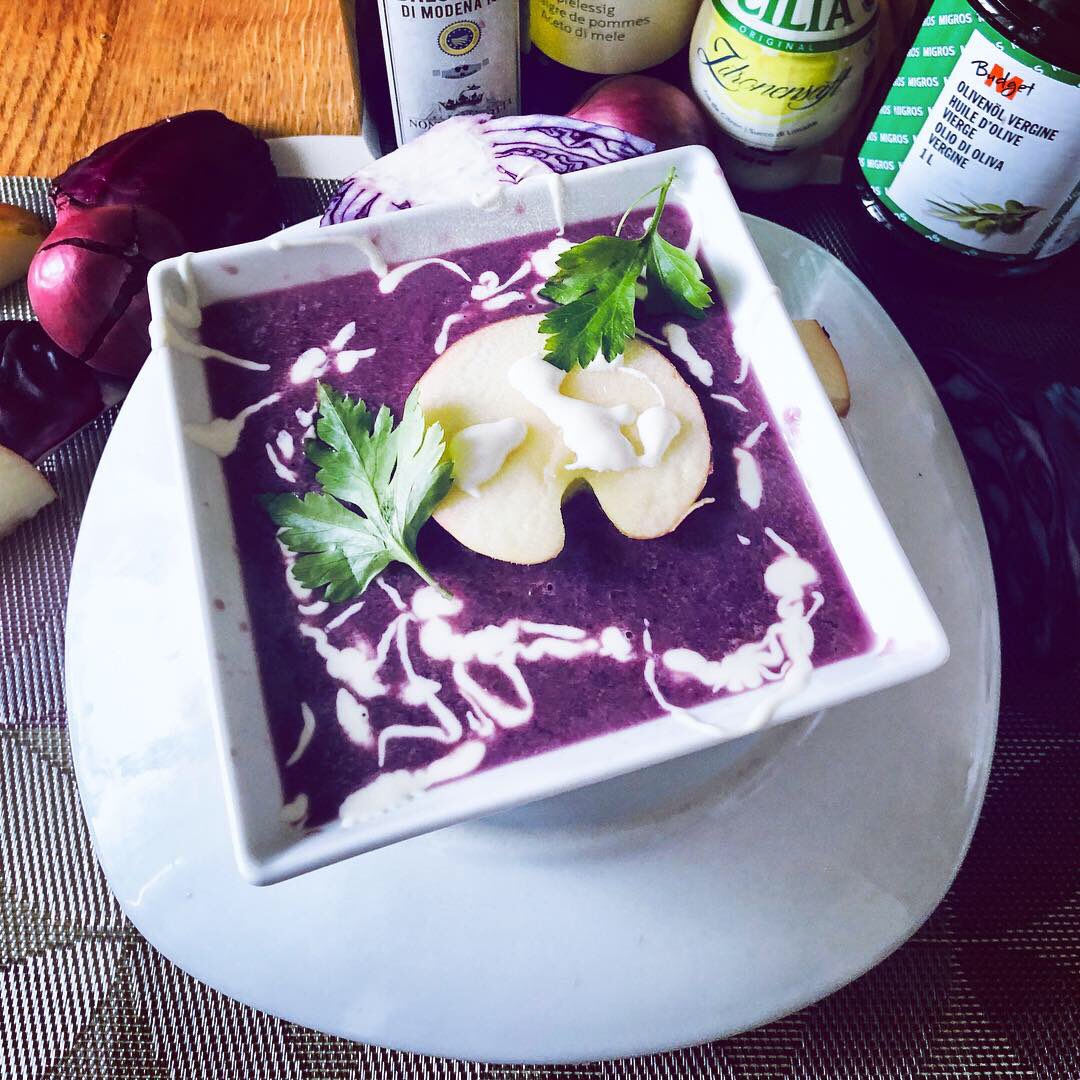 Souper_licious's tweet photo. Sometimes when #makingsoup, you gotta consult the experts experts...your grandma, your ma or a #chef! 😂 So searching for a #purplesoup for #worldcabbageday, we found everything we needed in this recipe from chef .@gazoakley @avantgardevegan. Our humble attempt at this 👏 #soup. https://t.co/fEXl3gxMib