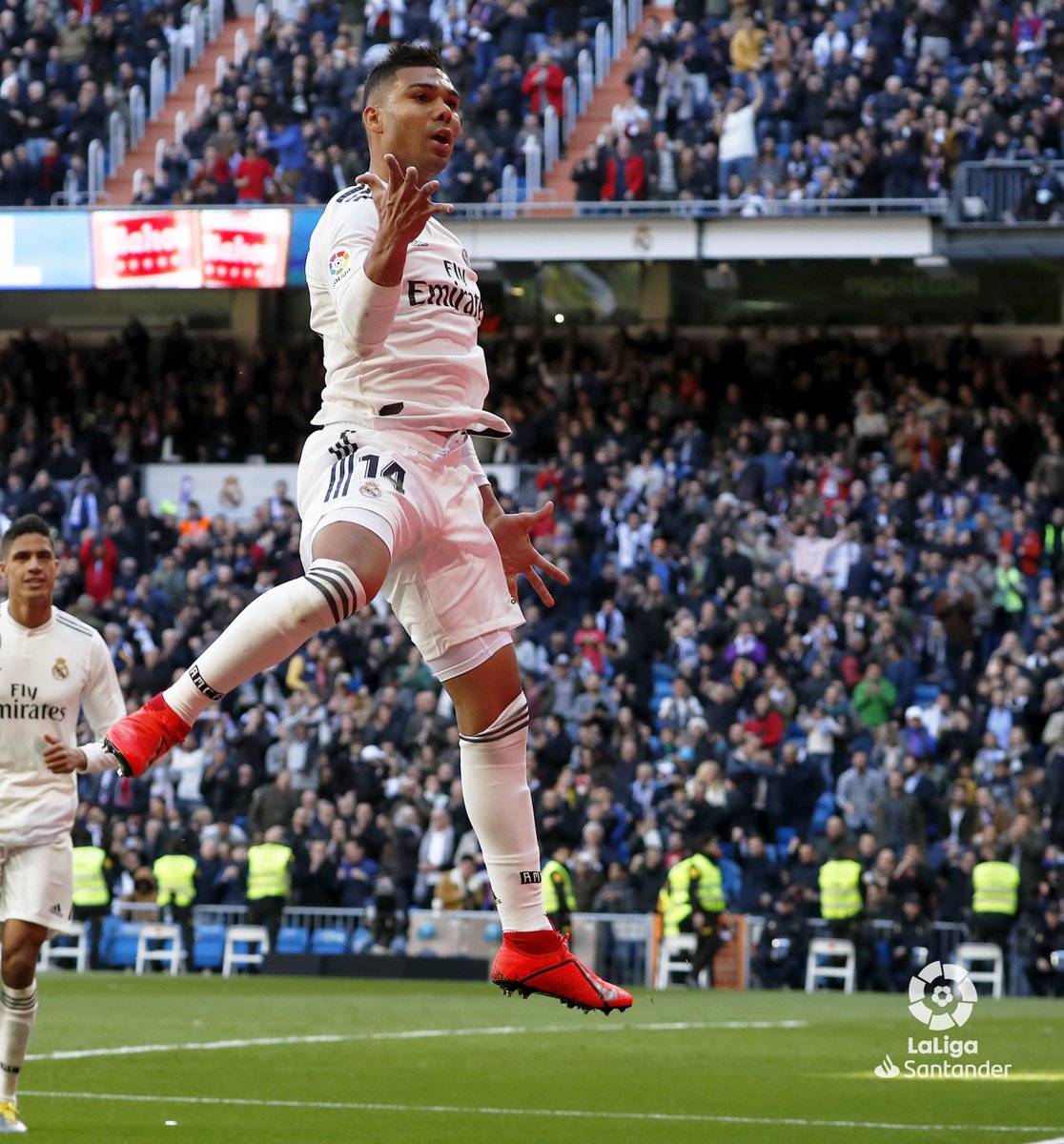⚽🔝 @Casemiro 🔝⚽
#RealMadridGirona 1-0