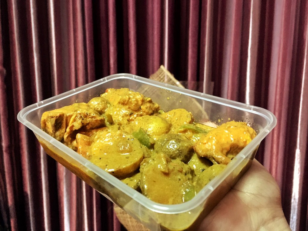 sopigiasidro's tweet photo. Girlies, magaling din siya magluto. Di lang halata. Thanks dude @iamJensenGomez for dropping me off some #surefire spicy curry! ππΌ
Also, Memphiis' #MusesLP out this 22nd. Yay! β¨ https://t.co/P2WHHBGDyI