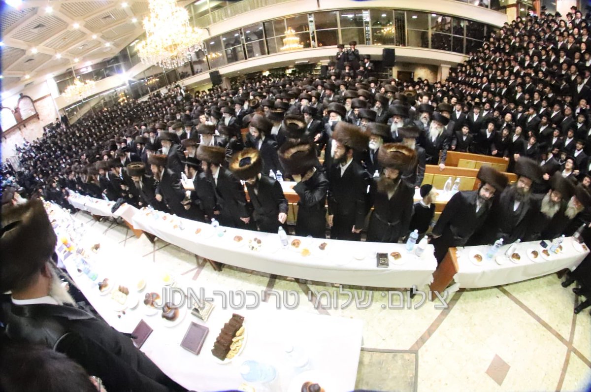 HQSatmar's tweet photo. Thousands attended beautiful engagement #Vort at #Dushinsky Shul In #Jerusalem #Holyland for grandson of Satmar Grand Rebbe Aron with granddaughter of #Dushinsky Rebbe, #SatmarDushinsky https://t.co/xpwvMG2rs9