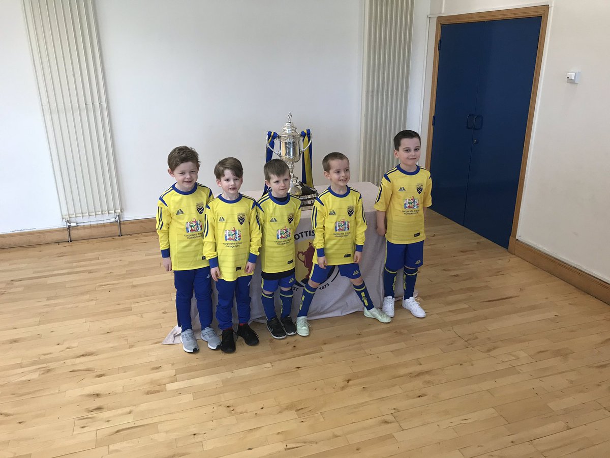 ScotFASouthWest's tweet photo. SCOTTISH CUP |

Next up it was players from EKYC who got to visit the @ScottishCup 🏆🏴󠁧󠁢󠁳󠁣󠁴󠁿⚽️

They loved that the ribbons matched their strips 💙💛

#ScottishCupTour https://t.co/OsxyAzRhe0