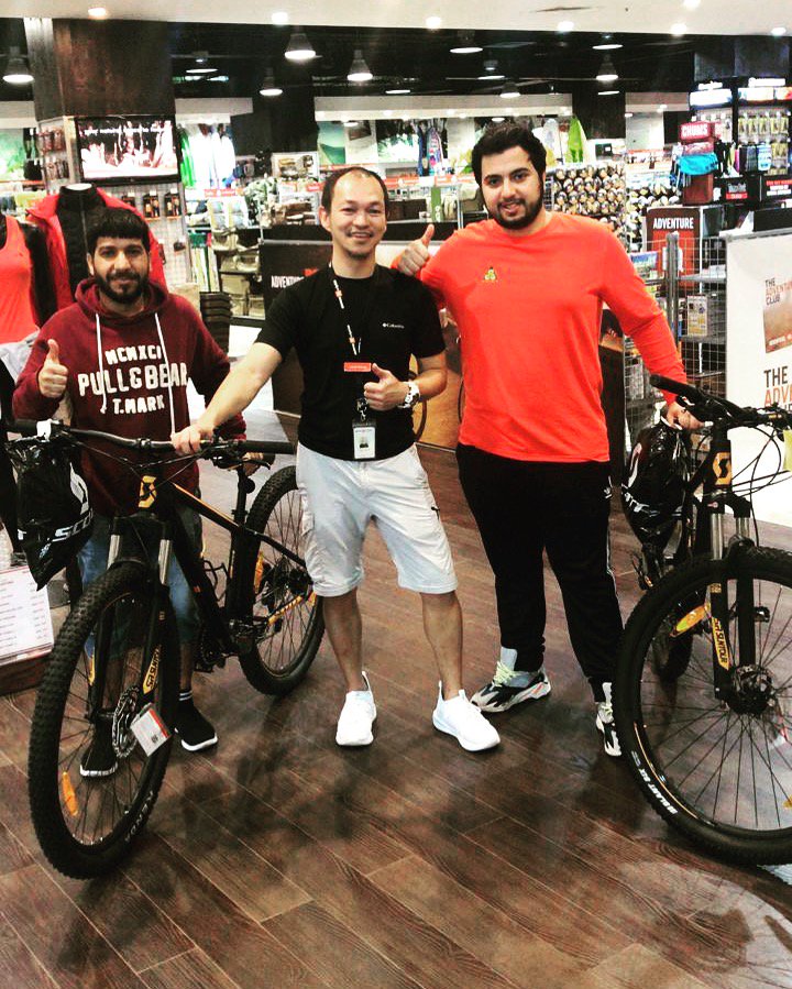 Happy customers 😊 with their Scott bikes 🚲 🚲 👏 Congratulations! 
Reach out to our bike experts for customized bike solutions.

#AdventureHQTeam
#Bicyle
#AdventureHQ 
#HappyCustomer
#ScottBikes