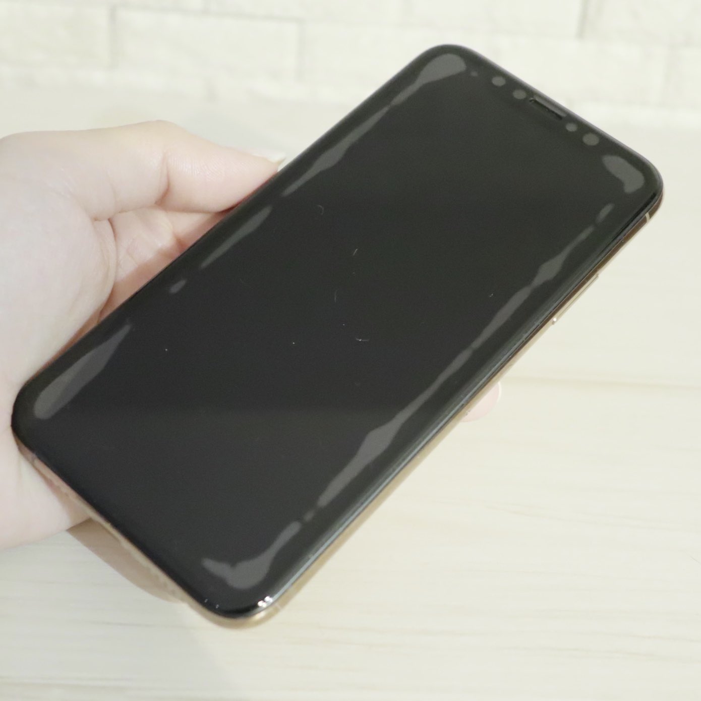 加藤英美里 保護シート ガラス 何度下敷きとかで空気を外に抜いても端だけ浮いてくるやつ 歪んでるのかな 腹立つうう T Co 0gubzafeq4 Twitter