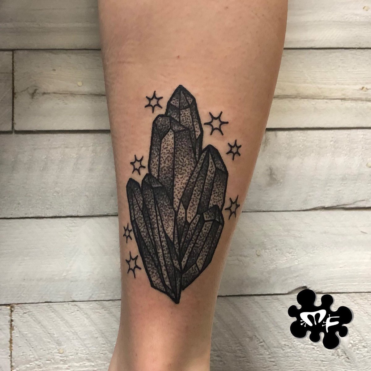 alien_snot's tweet photo. Kaitlin collected this dotwork crystal cluster and got a matching tattoo with Morgan. Thanks for alway letting me do my thing! @bub_the_destroyer @__starseed 💀✨ https://t.co/kRZxNpNl8U
