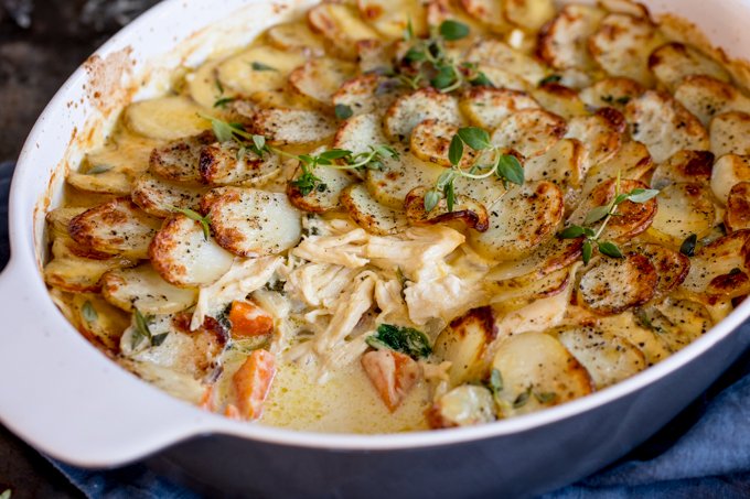 KitchenSanc2ary's tweet image. Creamy chicken and potato bake - kinda like a rich chicken casserole topped with potato gratin. kitchensanctuary.com/creamy-chicken… #glutenfree #chickendinner #creamychicken