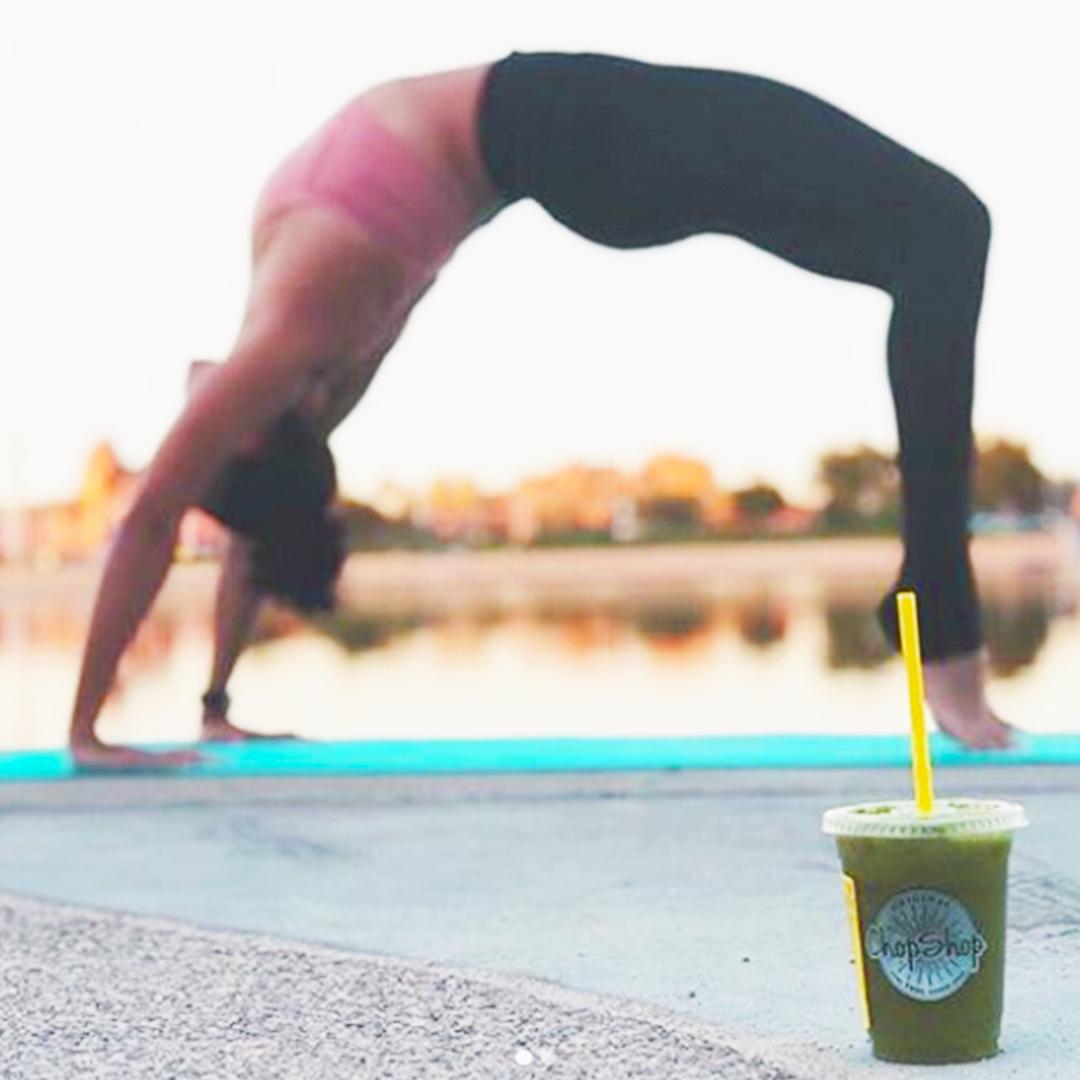 how do you fuel your well-being? @4theloveoffood_phx shows us how; by relaxing + resetting with yoga on sundays. with a mindful matcha fresh juice you can finish strong + further that calm energy! 🙏