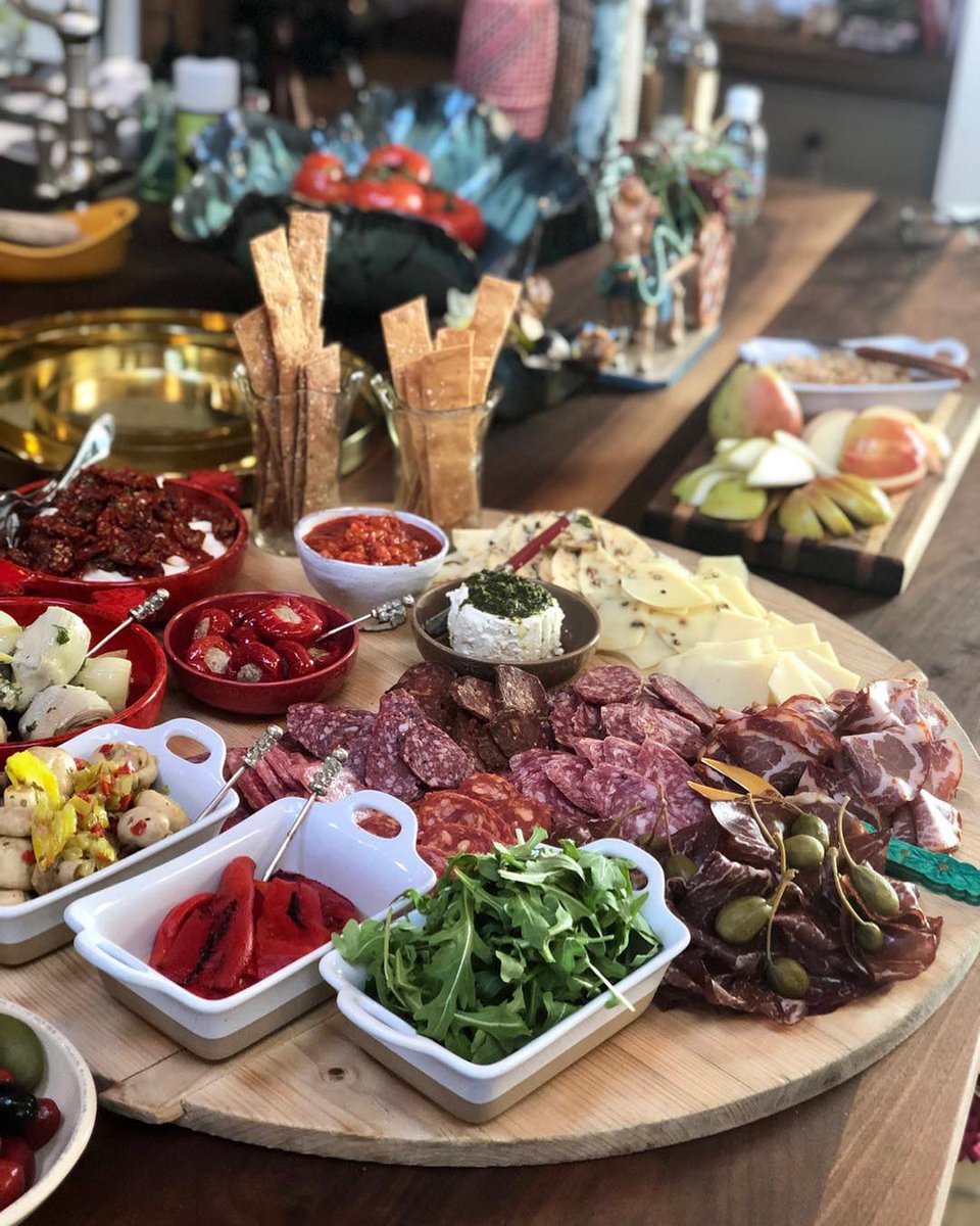 Rachael Ray On Twitter Sun Dried Cherry Tomatoes With Chili Flake Orange And Lemon Zest Oregano Garlic And Fennel Over Mozzarella Roasted Pepper Tomato Bruschetta Tuna And Caper Stuffed Cherry Peppers