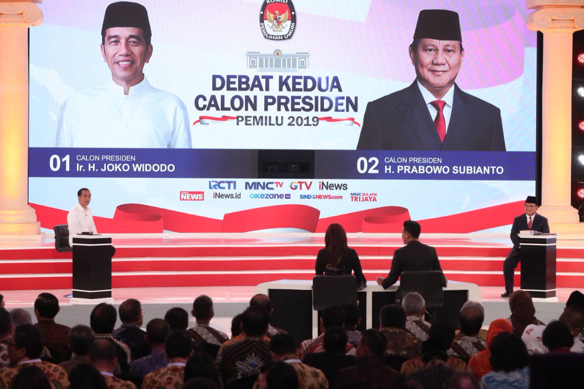 KPU_ID's tweet photo. Melalui Debat Kedua Capres KPU Berharap dapat memberikan informasi yang cukup kepada pemilih untuk menentukan pilihannya di Pemilu Rabu 17 April 2019 mendatang. Bertempat di Hotel Sultan Jakarta, Minggu (17/2/2019)

#KPUmelayani
#DebatPilpres2019
#DebatKeduaPilpres2019 https://t.co/yB1ME5pvuW
