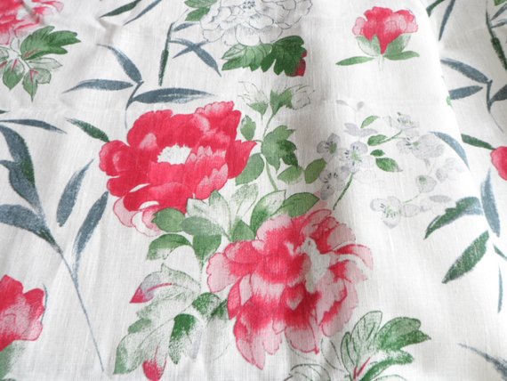 WoolAllure's tweet photo. Kitchen cafe curtain. Natural linen valance. White window valance. White linen with red flowers. by LINENSPRING - https://t.co/lVAEEGykyq #etsyshop #handcrafted #linengifts https://t.co/P6vZ70fmUo
