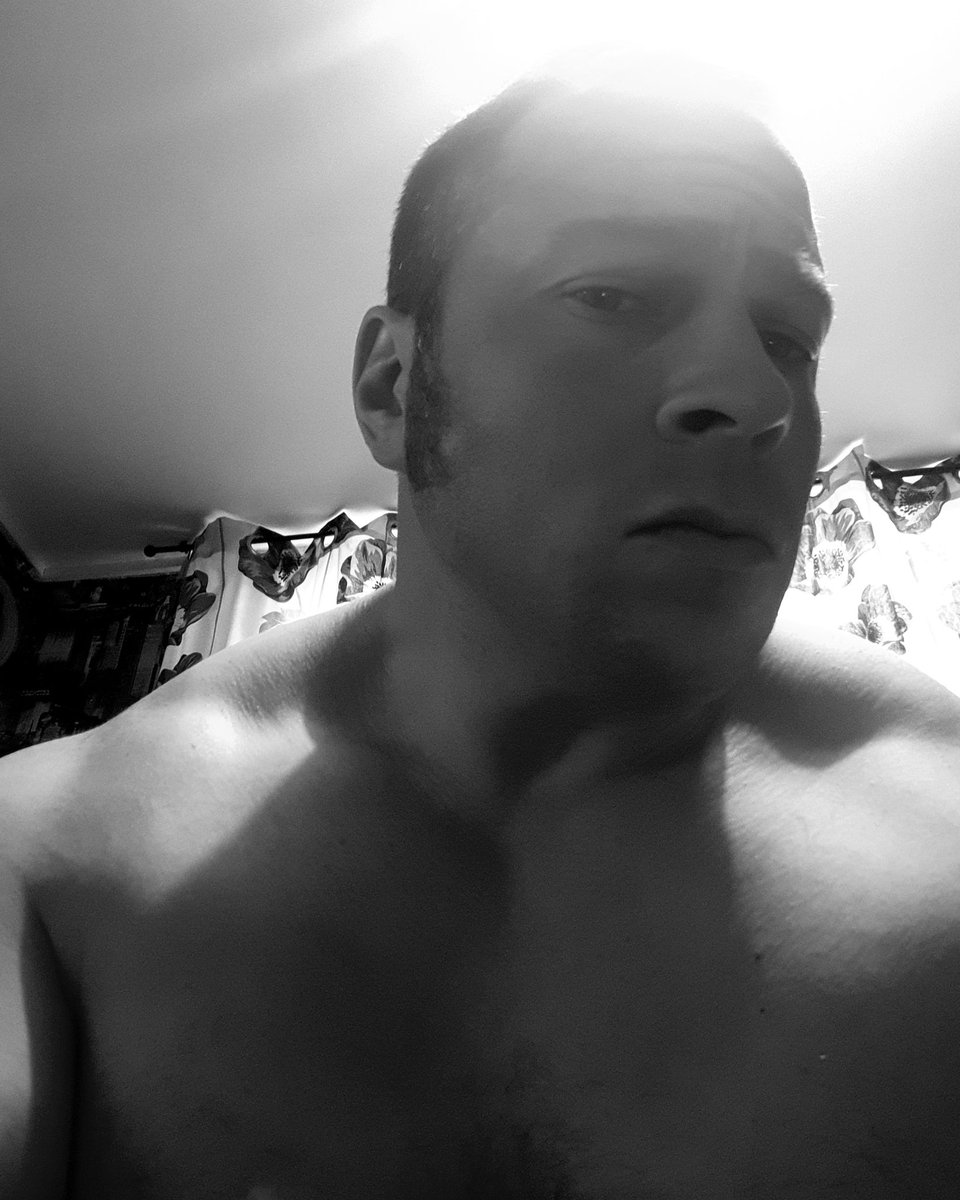 TheDazzlerTKO1's tweet photo. Sunday Training all done ready for #WWE #EliminationChamber now , #Sundaynight relaxing then #DoItWithFlair time , @MsCharlotteWWE try to behave tonight and not smash any knees ๐๐ Woooooo #RondaVsRuby https://t.co/O1RKzT8ol6