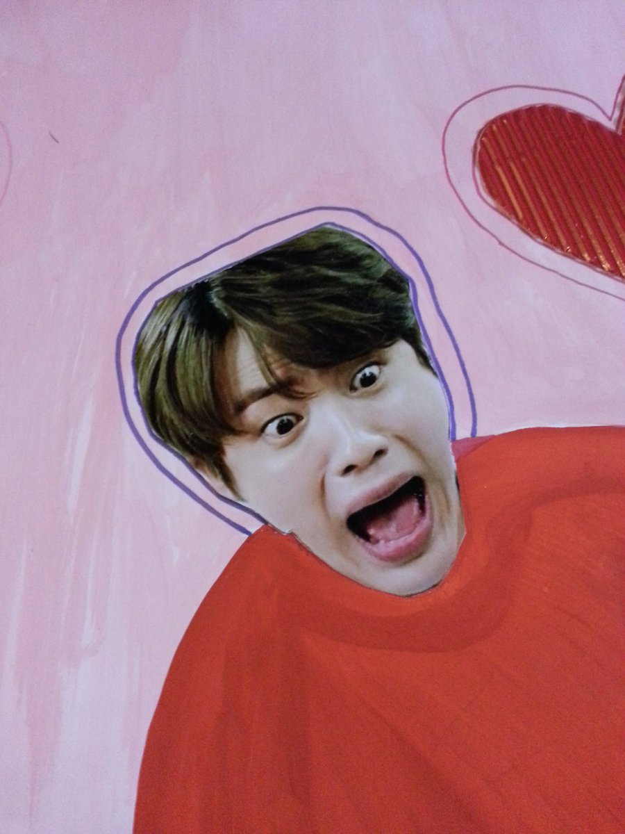 Ksysha_Monik's tweet photo. Кротко о том, что я начала фоткать, когда пришла в армикафе😂💖💖 #BTS @BTS_twt https://t.co/Kt5AqZK47J