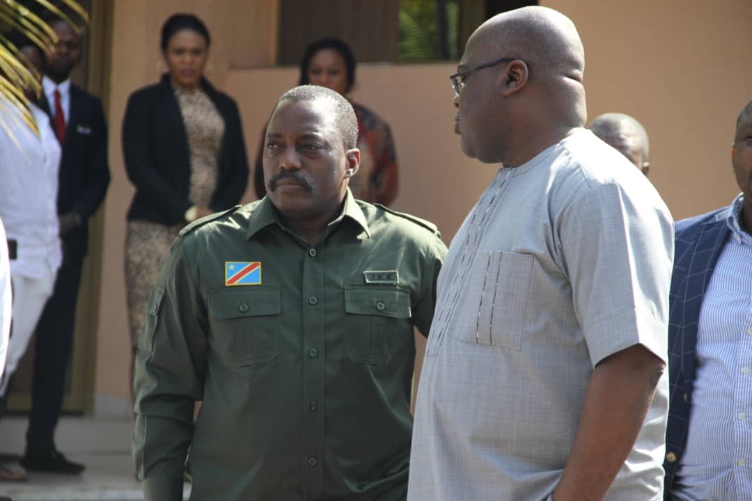 Presidence_RDC's tweet photo. #RDC
Le Président de la République S.E. Félix-Antoine Tshisekedi Tshilombo a reçu la visite de l’ancien  Chef de l’Etat congolais Joseph #Kabila Kabange. Cité de l’#UA, dimanche 17 février 2019. 
Lire: https://t.co/jQUhkEpEdG https://t.co/cFVtAyvh1W