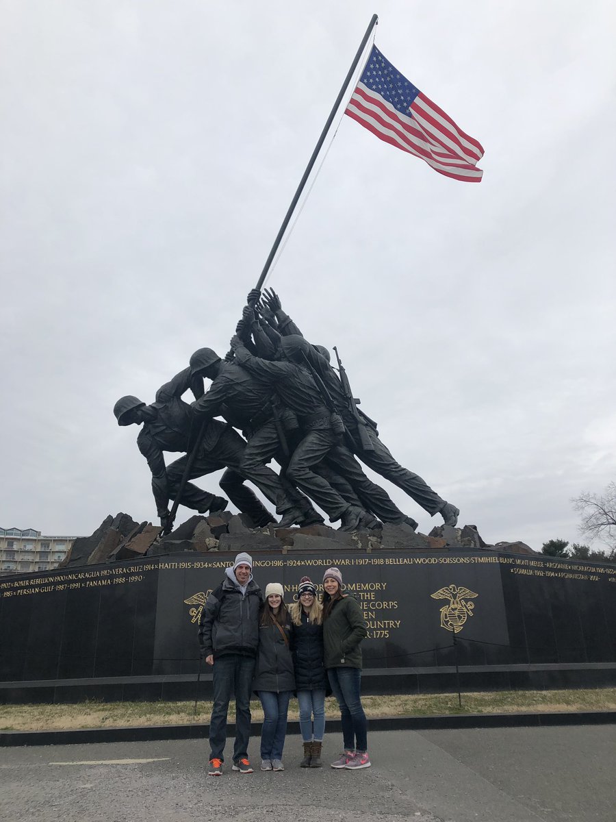 WestviewArt's tweet photo. Dream team takes on the D.C. trip! #d60learns https://t.co/aDx3i64tYJ