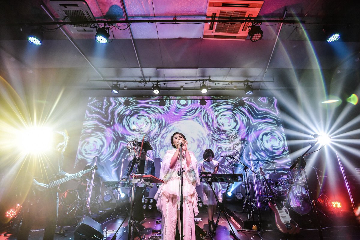 gladinasaska's tweet photo. seperti bisa, malam minggu kemaren motret konser @Homogenicworld X @UTBBYS #PostElectro https://t.co/lOI2ZsCPeW