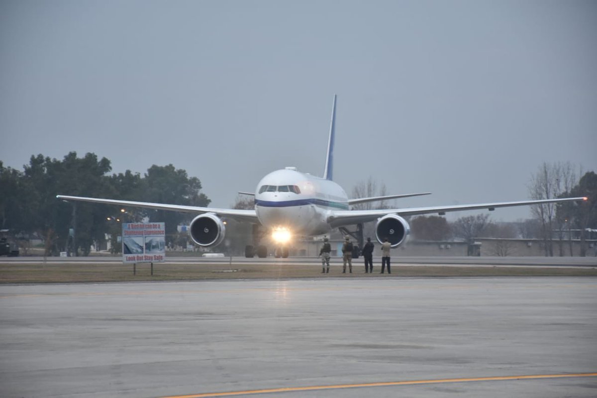 PTIKPOfficial's tweet photo. Senior Ministers of Saudi Arabia have landed in Pakistan, warmly received by @SMQureshiPTI. Crown Prince Muhammad Bin Salman airplane has entered the airspace of Pakistan
 
#CrownPrinceinPakistan https://t.co/GpAbWFRhZJ