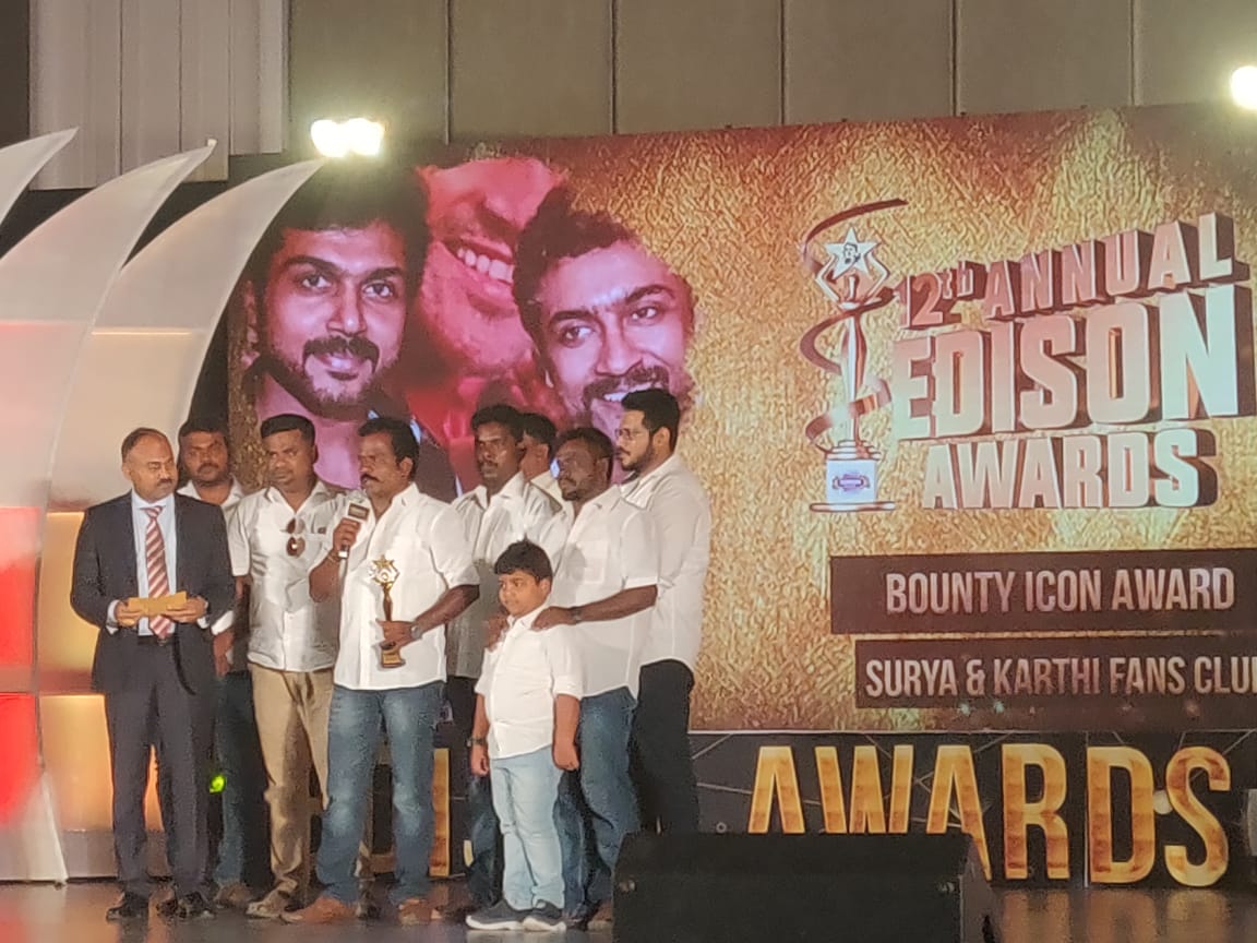 • Our @Suriya_offl Anna & @Karthi_offl Anna fans club got best award #BountyIconAward 
#12thAnnualEdisonAwards 
For the charity we had done for #GajaCyclone

We are dedicating this award to our #CRPFMartyrs  who had sacrificed their lives for us 🙏  #SFCtheCHARITYfreaks