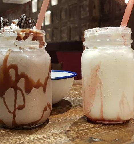 BeefandBirds's tweet photo. Are you a thicc shake half full or half empty kinda person? 😜

#SundayFunday #Milkshakes #Spitalfields https://t.co/maIm3WnEQU