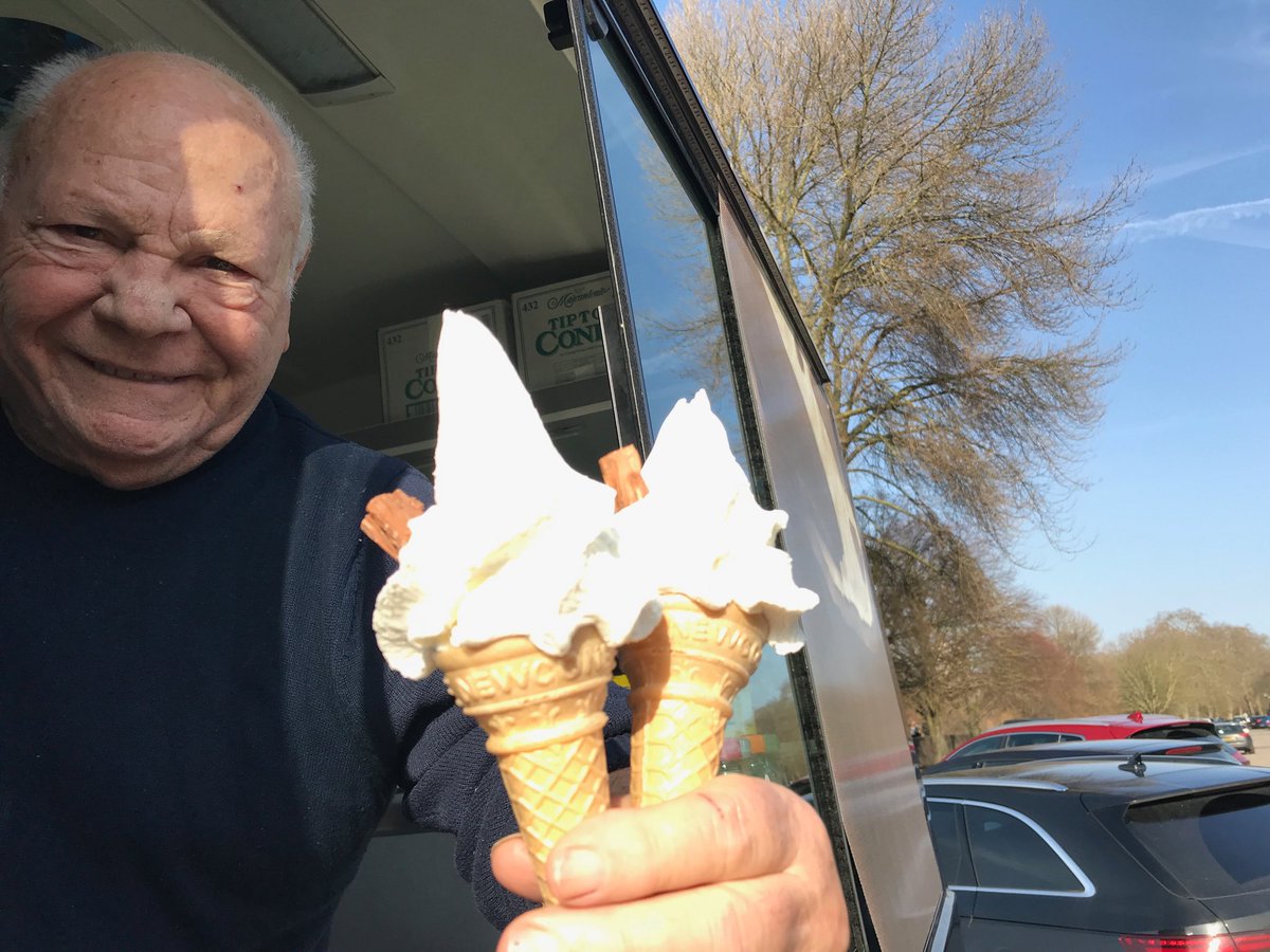 AnneSommerfield's tweet photo. Perfect pit stop on the #Thames river walk #Happiness #SundayMotivation #Kew https://t.co/ZWLar1O0se