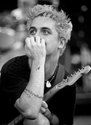 HAPPY BIRTHDAY BILLIE JOE ARMSTRONG!!!!!
Also how the hell is he already 47 he looks amazing 