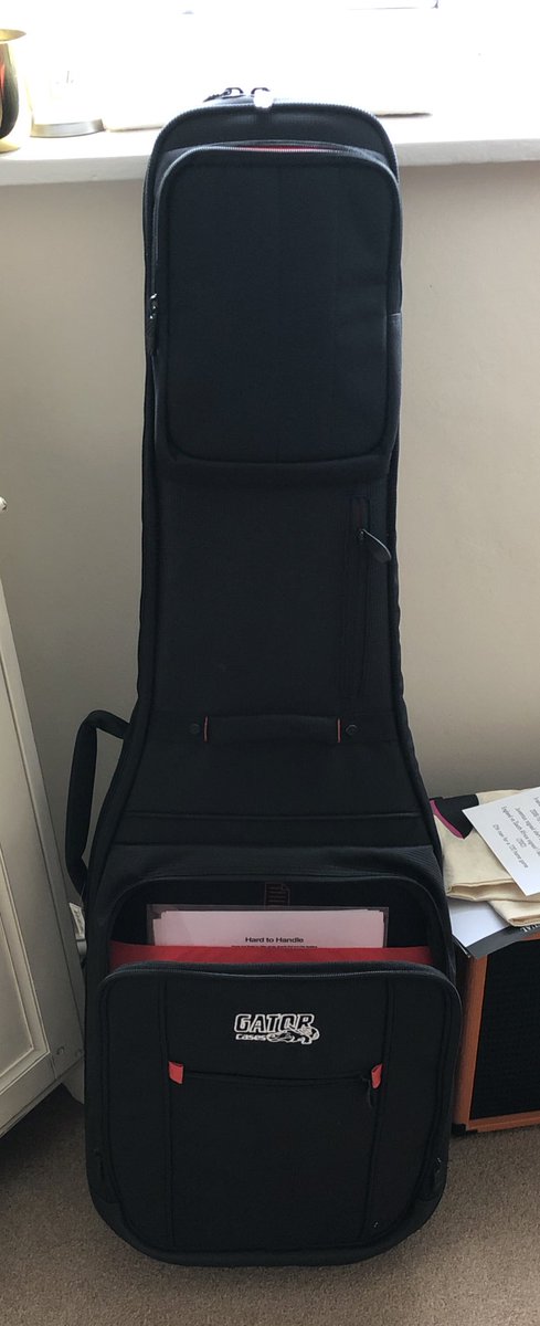 So my @gatorcases came from Amazon today. It’s epic*
*if you like stuff that holds a guitar.