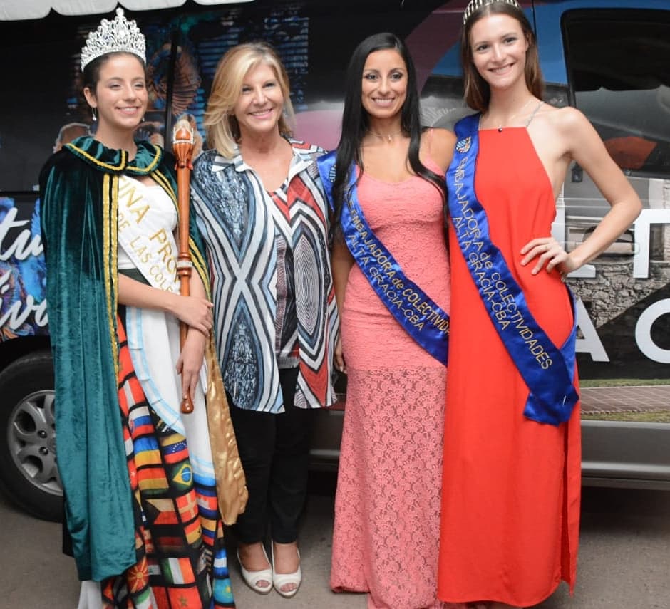 AgCbaCultura's tweet photo. [General Deheza de Fiesta]
@NoraBedano presidenta de @AgCbaCultura presente en la "Fiesta de la Colectividades"
Acompañando los eventos tradicionales en nuestro interior cordobés.
#Federalizando https://t.co/KGhiGnUa7V