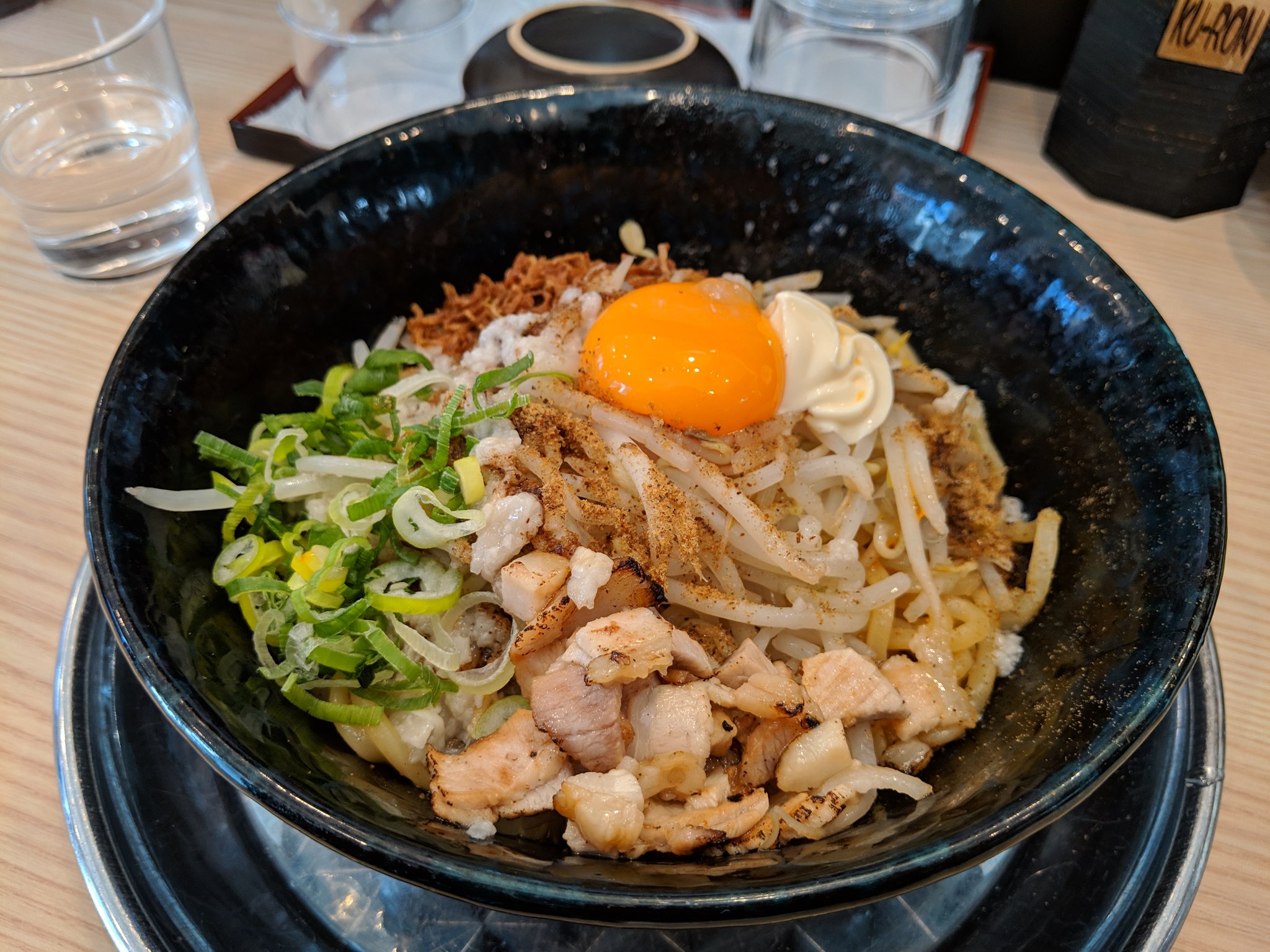 にゃん吉 熊本一 美味しい油そば まぜそば は これだと思うんだ W 九龍 クーロン の油そば W 異論は認める 九龍 油そば 熊本一 健軍ツタヤ近く T Co Wbizknartj Twitter