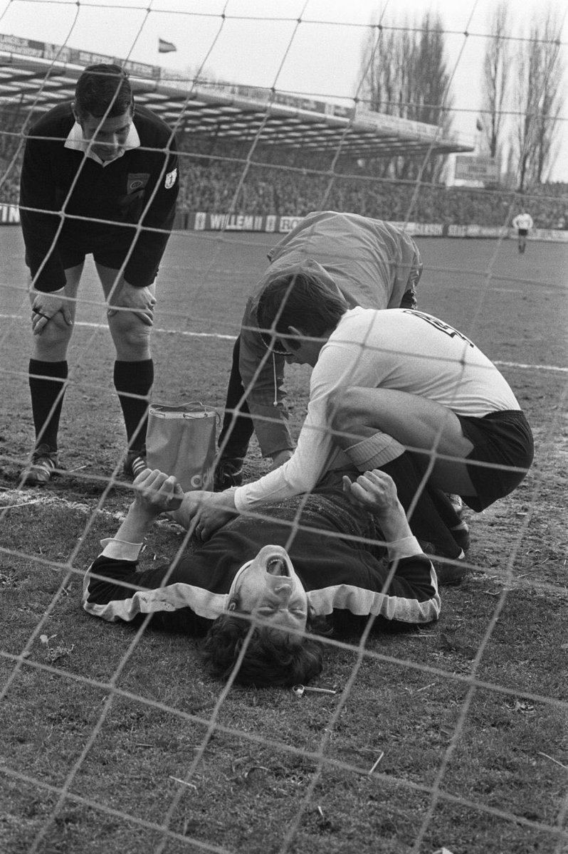 OldFootball11's tweet photo. #DickVanDijk makes his 1st and #Ajax’s 3rd goal in Breda in the match against #NACBreda (2-5) in the 1971/72 season.
NAC goalkeeper #JanDeJong will collide with the goalpost and break his left leg.
#nacaja
📷 Bert Verhoeff / Anefo https://t.co/xmKDVXfBjT