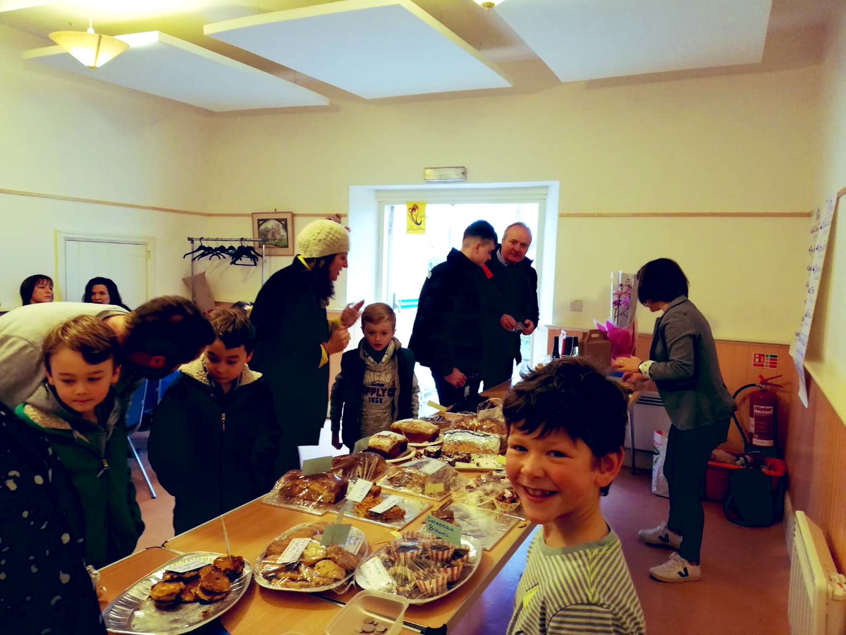 #Diolch i <a href="/bushinnsthilary/">The Bush Inn</a> @tomosalilford <a href="/niamon74/">Nia Mon</a> <a href="/ElephantandBun/">Elephant & Bun Deli</a> S.Williams Chemist <a href="/Tesco/">Tesco</a> <a href="/waitrose/">Waitrose & Partners</a> <a href="/coopukfood/">Old Account</a> #YBontFaen am eich rhoddion raffl hael tuag at ymchwil #Math1Diabetes @JDRFUK 💙💙 Ac i @ACCJeremyV am dynnu’r raffl i ni. Dros £1,000 wedi ei godi #diolch pawb!