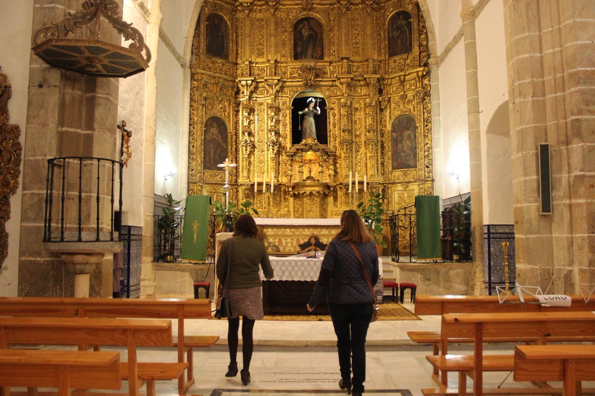 VConectadas's tweet photo. En @Yosoyjusto hoy hemos entrevistado a Manola Ordoñez y Begoña Matamoroso, voluntarias de un punto de venta de Cáritas Diocesana Mérida Badajoz en Almendral (Badajoz). Muy pronto tendréis la entrevista completa en nuestro webdoc. https://t.co/hEiyG6yeT2